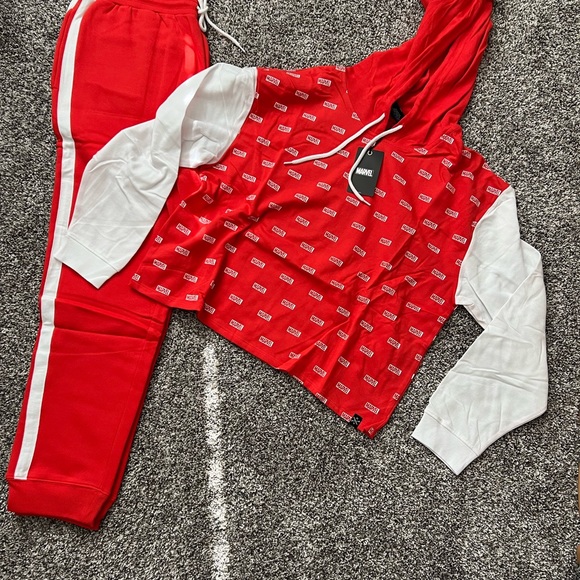 Marvel Repeat Logo Lounge Set - Picture 6 of 10